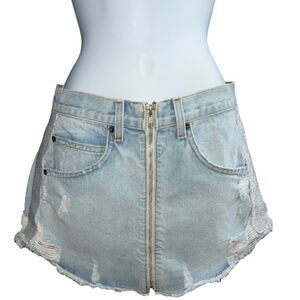 CARMAR Los Angeles Distressed Light Wash Jean Mini Skirt Full Zip Size 27.